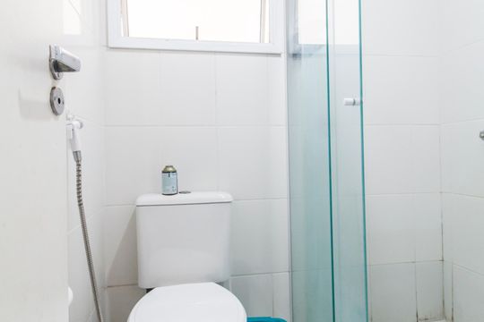 Banheiro da Suíte de apartamento para alugar com 3 quartos, 68m² em Jardim Tupanci, Barueri
