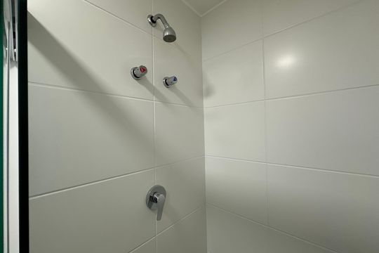 Banheiro da Suíte de apartamento à venda com 2 quartos, 76m² em Alphaville Industrial, Barueri