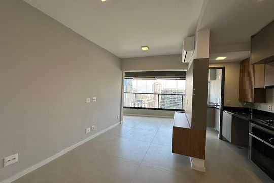 Sala de apartamento à venda com 2 quartos, 76m² em Alphaville Industrial, Barueri