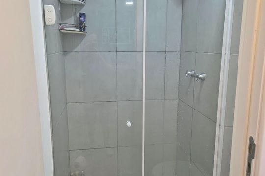 Banheiro de apartamento à venda com 1 quarto, 30m² em Barra Funda, São Paulo