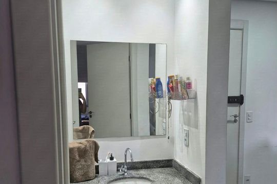 Banheiro de apartamento à venda com 1 quarto, 30m² em Barra Funda, São Paulo