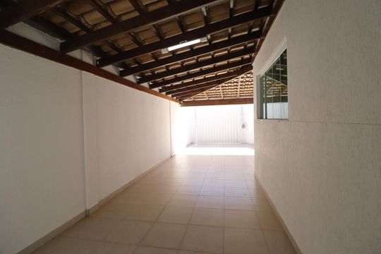 Garagem de casa para alugar com 4 quartos, 286m² em Jardim Europa, Uberlândia