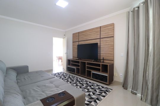 Sala de TV de casa para alugar com 4 quartos, 286m² em Jardim Europa, Uberlândia