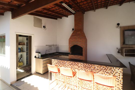 Varanda gourmet de casa para alugar com 4 quartos, 286m² em Jardim Europa, Uberlândia