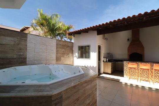 Hidromassagem de casa para alugar com 4 quartos, 286m² em Jardim Europa, Uberlândia