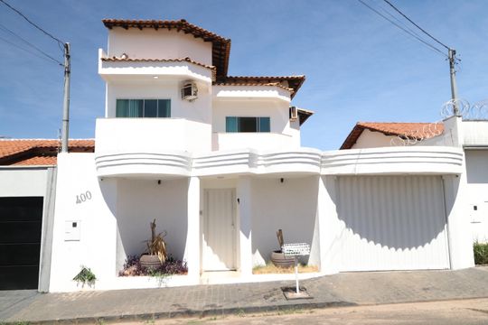Fachada de casa para alugar com 4 quartos, 286m² em Jardim Europa, Uberlândia