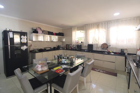 Cozinha de casa à venda com 4 quartos, 2000m² em Jardim Santa Helena, São Paulo
