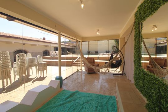 Varanda de casa à venda com 4 quartos, 2000m² em Jardim Santa Helena, São Paulo