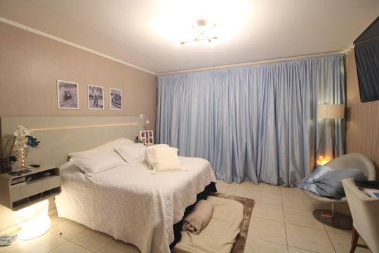 Suíte 4 de casa à venda com 4 quartos, 2000m² em Jardim Santa Helena, São Paulo