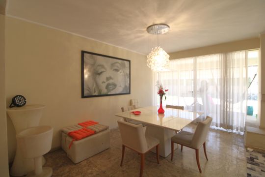 Sala 1 de casa à venda com 4 quartos, 2000m² em Jardim Santa Helena, São Paulo
