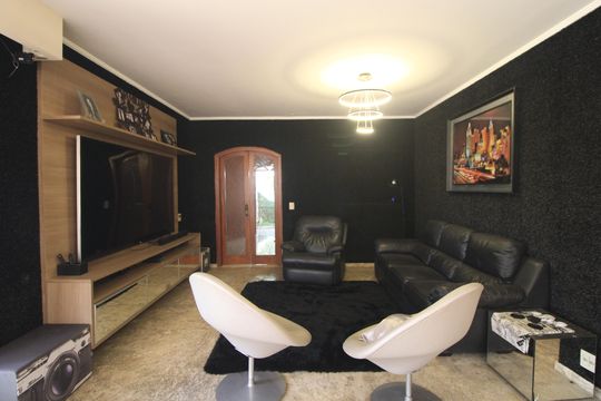 Casa à venda com 4 quartos, 2000m² em Jardim Santa Helena, São Paulo