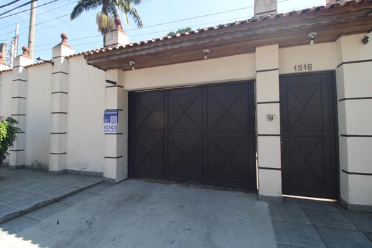 Fachada de casa à venda com 4 quartos, 2000m² em Jardim Santa Helena, São Paulo