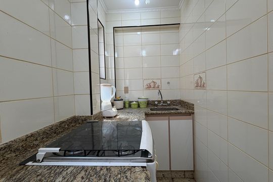 Cozinha de apartamento para alugar com 1 quarto, 35m² em Gonzaga, Santos
