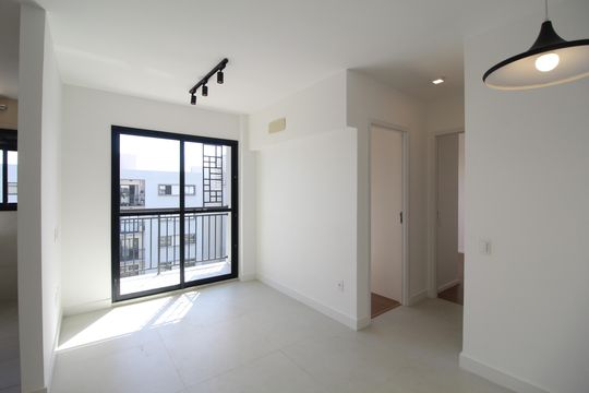 Sala de apartamento à venda com 2 quartos, 46m² em Barra Olímpica, Rio de Janeiro