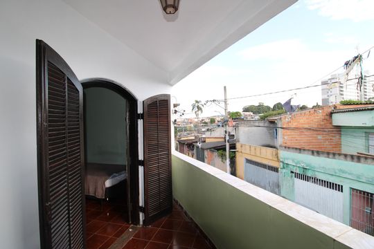 varanda do quarto 1 de casa para alugar com 3 quartos, 50m² em Vila Fukuya, São Paulo