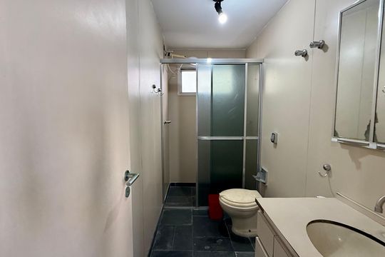 Banheiro Suíte de apartamento para alugar com 3 quartos, 161m² em Barra Funda, Guarujá