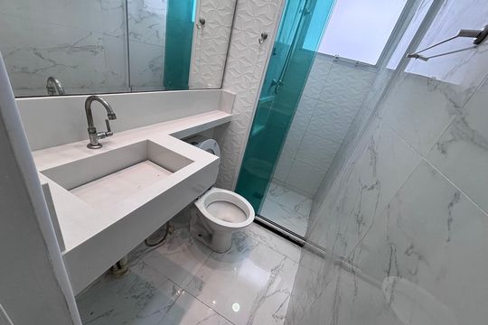 Banheiro de apartamento para alugar com 2 quartos, 43m² em Recreio dos Bandeirantes, Rio de Janeiro