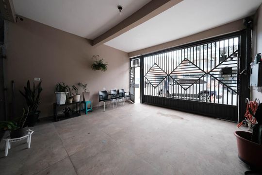 Garagem de casa à venda com 3 quartos, 150m² em Jardim Keralux, São Paulo