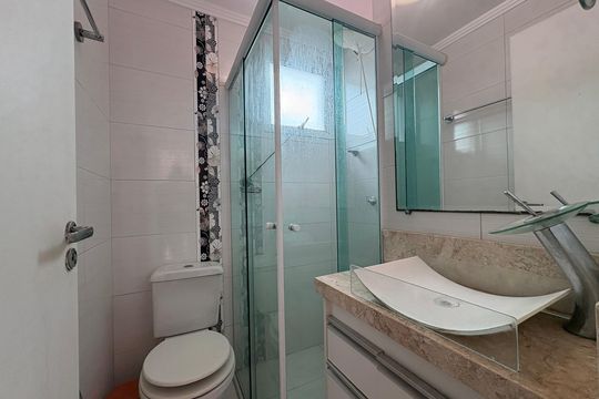 Banheiro  de apartamento para alugar com 2 quartos, 50m² em Parque Erasmo Assunção, Santo André