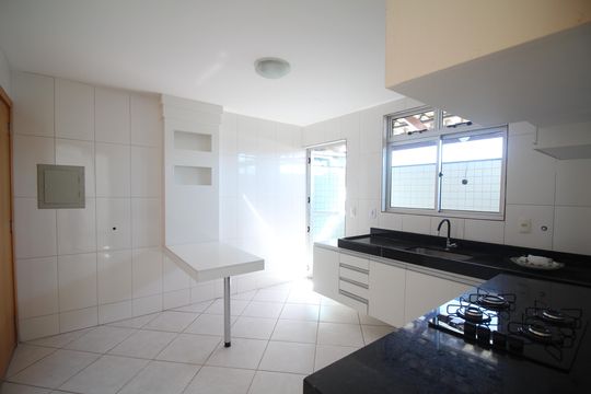 Cozinha de apartamento para alugar com 3 quartos, 110m² em Novo Eldorado, Contagem