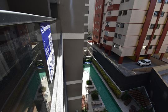 Placa de kitnet/studio para alugar com 1 quarto, 32m² em Cristo Rei, Curitiba