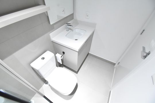 Banheiro do Studio de kitnet/studio para alugar com 1 quarto, 32m² em Cristo Rei, Curitiba