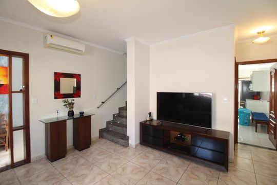 Sala de casa à venda com 3 quartos, 250m² em Parque Peruche, São Paulo