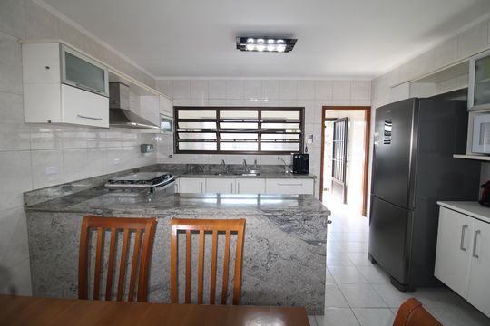 Cozinha de casa à venda com 3 quartos, 250m² em Parque Peruche, São Paulo