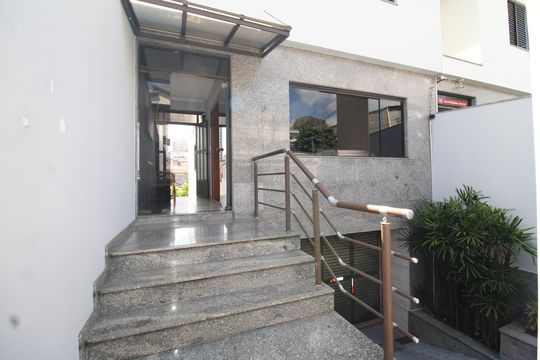 Garagem de casa à venda com 3 quartos, 250m² em Parque Peruche, São Paulo