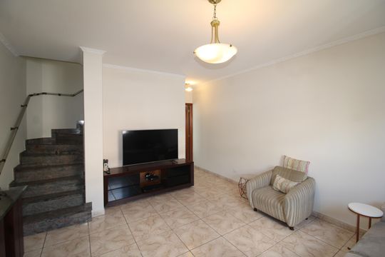 Casa à venda com 3 quartos, 250m² em Parque Peruche, São Paulo