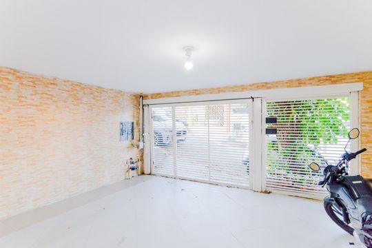 Garagem de casa à venda com 3 quartos, 200m² em Jardim Bebedouro, Guarulhos