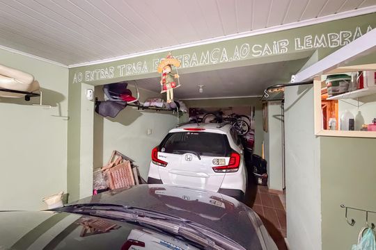 Garagem de casa à venda com 3 quartos, 160m² em Cambuci, São Paulo