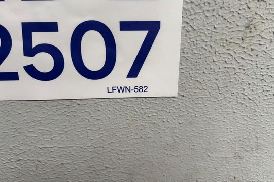 Plaquinha Instalada código LFWN-582 de apartamento para alugar com 2 quartos, 65m² em Boa Vista, Porto Alegre