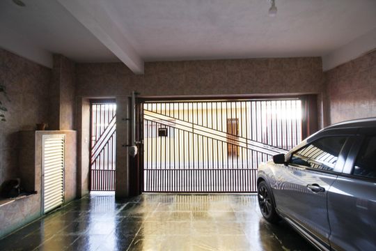 Garagem de casa à venda com 3 quartos, 130m² em Vila Cruz das Almas, São Paulo