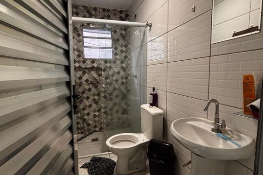 Banheiro de casa para alugar com 2 quartos, 90m² em Vila Engenho Novo, Barueri