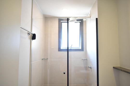 Banheiro de kitnet/studio para alugar com 0 quarto, 25m² em Chácara Inglesa, São Paulo