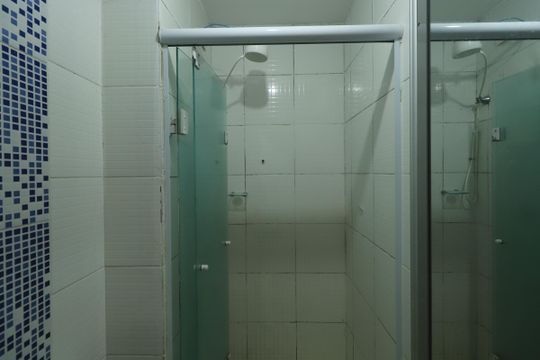 Banheiro de apartamento para alugar com 2 quartos, 42m² em Vila Esperança, São Paulo