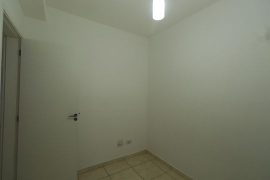 Quarto 2 de apartamento para alugar com 2 quartos, 42m² em Vila Esperança, São Paulo