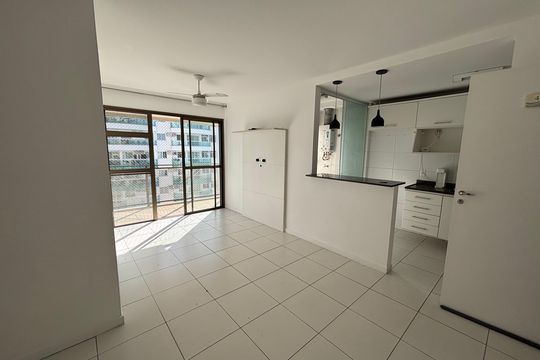 Sala de apartamento para alugar com 2 quartos, 61m² em Recreio dos Bandeirantes, Rio de Janeiro