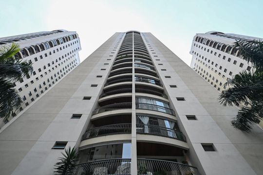 Fachada de apartamento à venda com 3 quartos, 110m² em Chácara Agrindus, Taboão da Serra