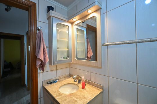 Banheiro de apartamento à venda com 3 quartos, 110m² em Chácara Agrindus, Taboão da Serra