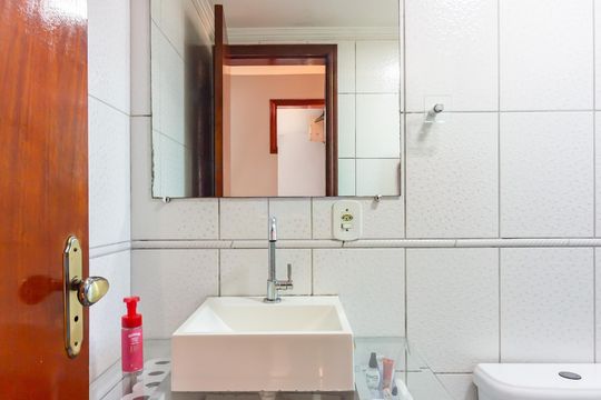 Banheiro de apartamento à venda com 2 quartos, 57m² em Bandeiras, Osasco