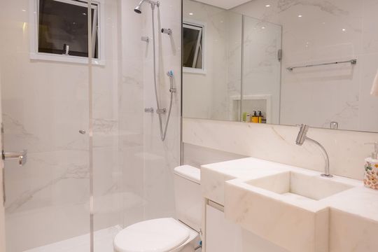Banheiro de casa para alugar com 3 quartos, 175m² em Embaré, Santos