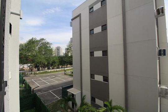 Sala - Vista de apartamento à venda com 2 quartos, 42m² em Barra Olímpica, Rio de Janeiro