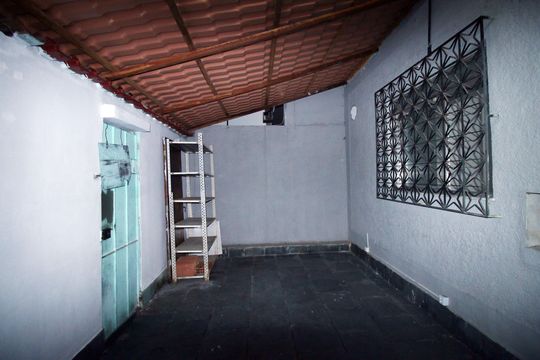 Quintal - Frente de casa para alugar com 2 quartos, 95m² em Irajá, Rio de Janeiro
