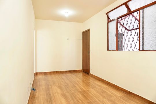 Sala de apartamento para alugar com 3 quartos, 55m² em Sagrada Família, Belo Horizonte