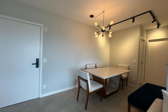 Sala de apartamento à venda com 2 quartos, 63m² em Alphaville Empresarial, Barueri