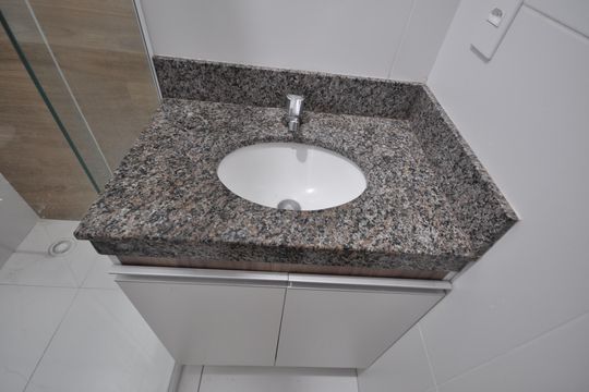 Banheiro de apartamento para alugar com 1 quarto, 35m² em Vila Constança, São Paulo