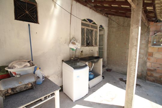 Quintal e Area de Serviço de casa à venda com 2 quartos, 146m² em Corumbiara, Belo Horizonte