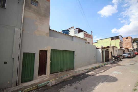 Fachada de casa à venda com 2 quartos, 146m² em Corumbiara, Belo Horizonte